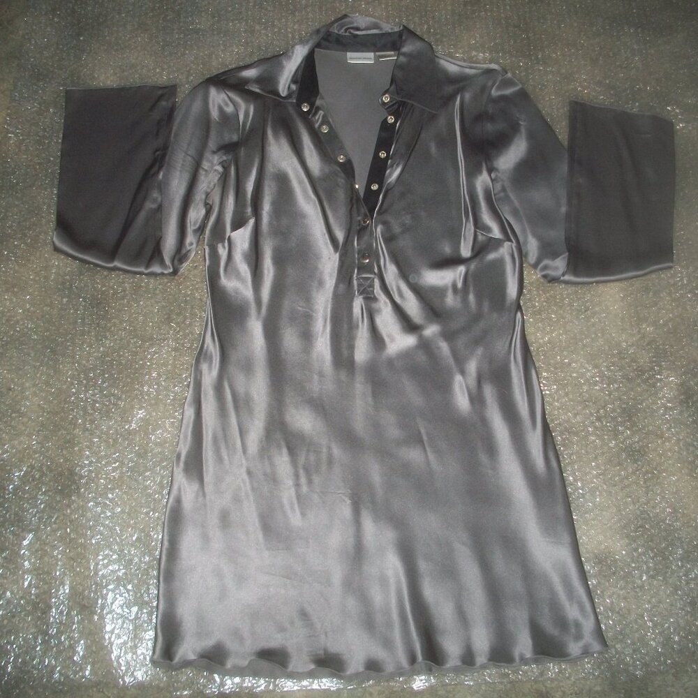 womens SILK blouse.NEWPORT NEWS.Gray.longer length.size small